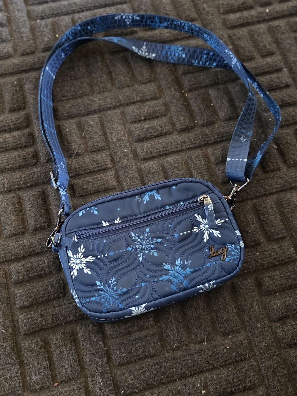lug Quilted Floral Crossbody Bag in Navy and Light Blue
